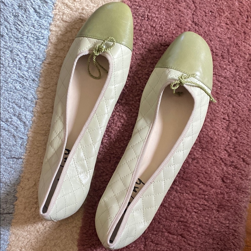 Chic Green Loafers with Rounded Toe and Subtle Charm